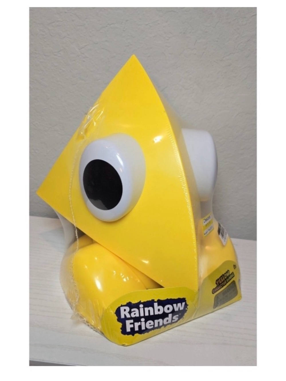 Rainbow Friends Yellow Collector Bundle Mystery
Bundle Coin Bank
Figures Plush